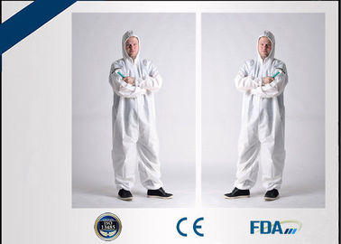 China In te ademen Beschikbare Medische Overtrekken, Antistatisch Cleanroom Kostuum Met een kap fabriek